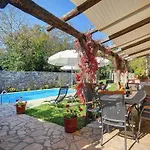 In Minj With Private Pool And Nature