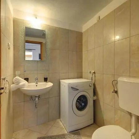 Βίλα In Minj With Private Pool And Nature Žminj