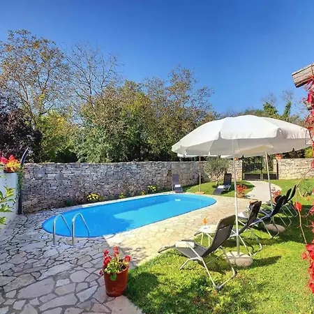 In Minj With Private Pool And Nature Žminj