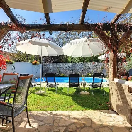 Katherine With Pool And Game Villa