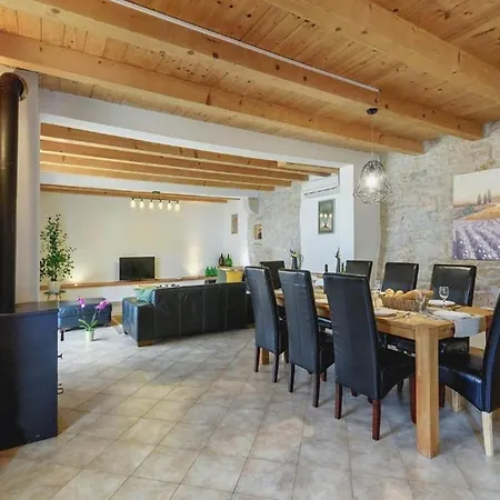 Villa Katherine With Pool And Game