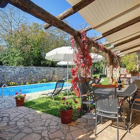 In Minj With Private Pool And Nature